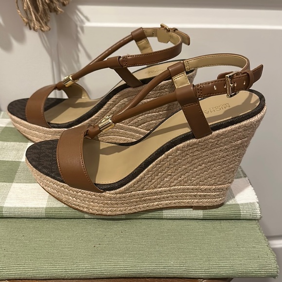 Authentic Michael Kors, Annie Strappy Platform Wedges - Picture 5 of 7